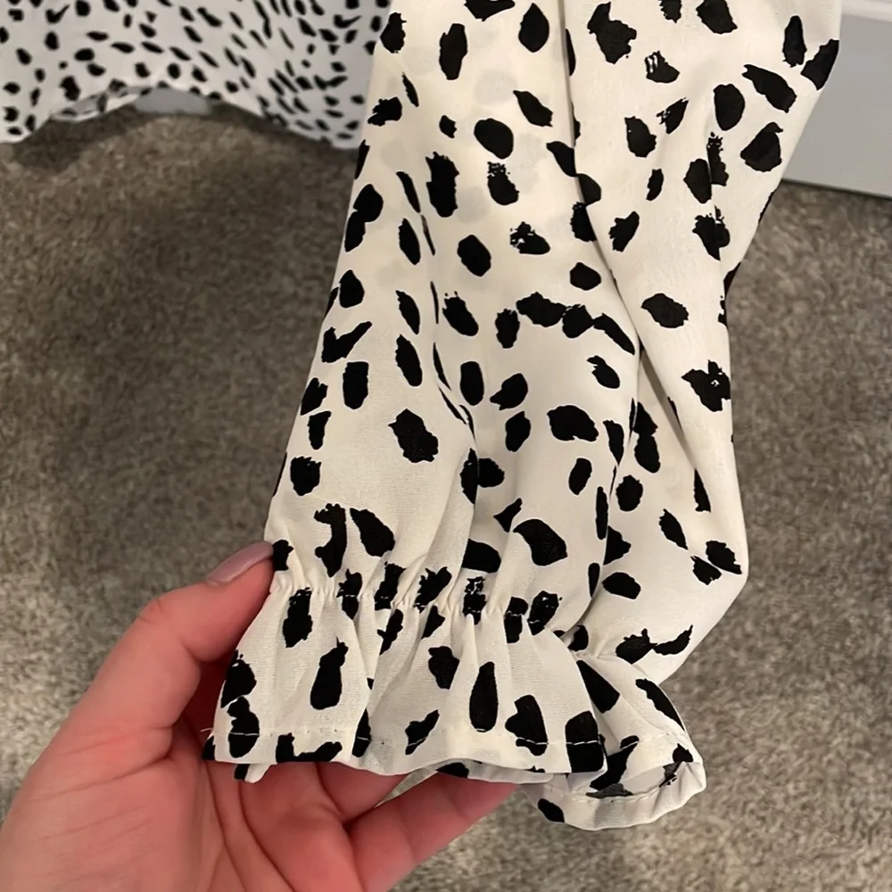 Avanova Women's Leopard Printed Ruffle Hem Long Sleeve Mock Neck Blouses Top - Picture 3 of 12